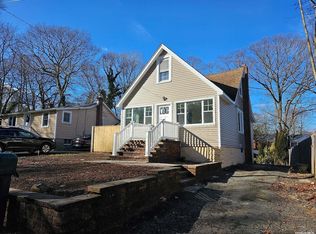 26 Arverne Rd, Sound Beach, NY 11789