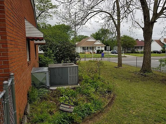 4th image of 1404 Cedar Ln