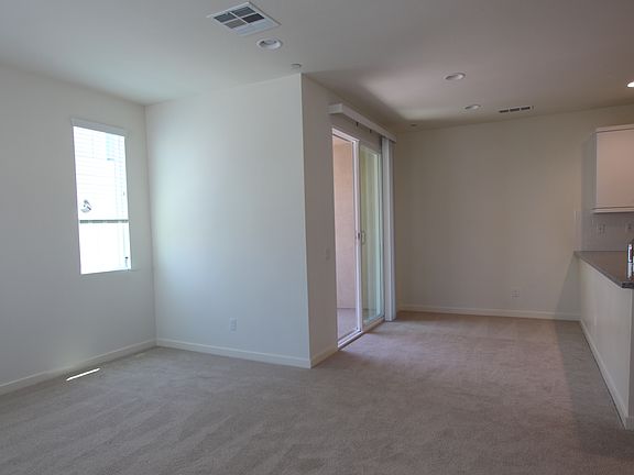 4th image of 860 E Bonita Ave