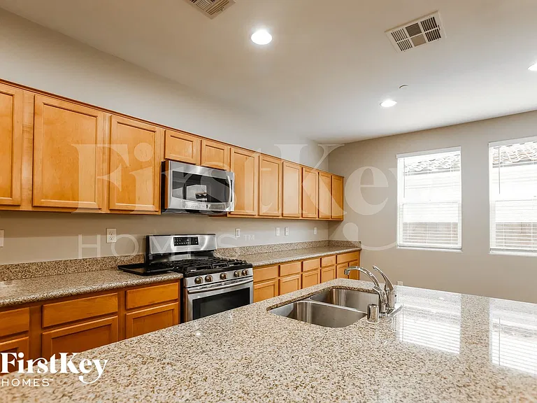 10236 Ruggles Mansion Ave — Photo 6