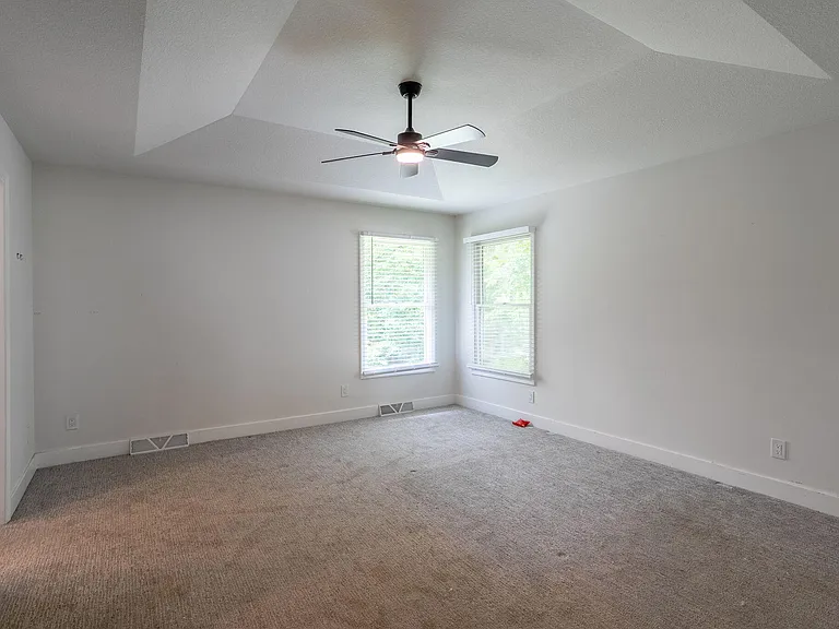 2301 Grant Ln — Photo 15