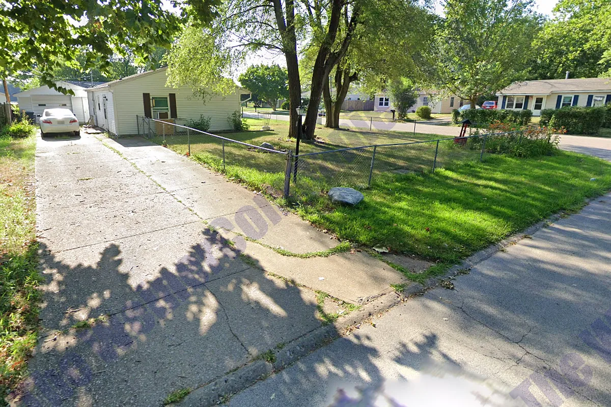 Building Photo - 1806 Southwood Dr