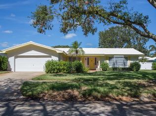 2250 Grovewood Rd, Clearwater, FL 33764