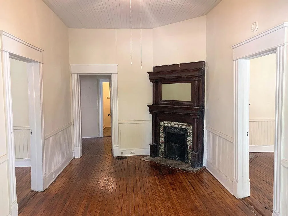 3 bed, 1.5 bath, $1,985 — Photo 2