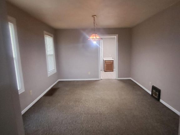 3rd image of 84 College St #2