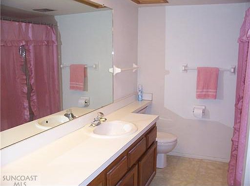 4th image of 275 Woodlake Wynde