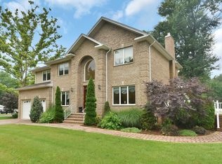 59 Lilac Ln, Paramus, NJ 07652