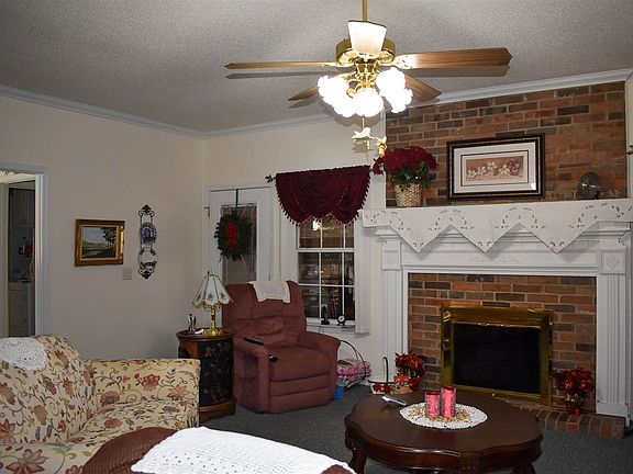 3rd image of 3700 Lakeshore Dr