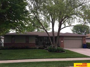 2424 Parkview Dr, Fremont, NE 68025