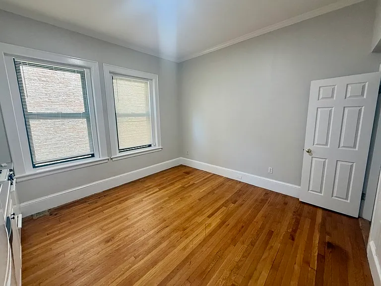 10 Fairfield St #3 — Photo 1