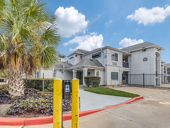 3rd image of 3030 W Sam Houston Pkwy S #319