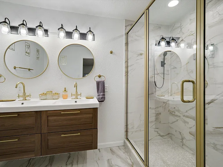 8005 Woodhue Rd — Photo 34