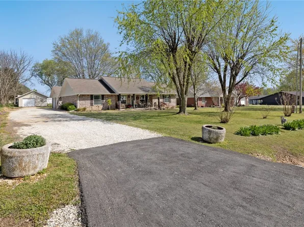 111 N Border St, Prairie Grove, AR 72753