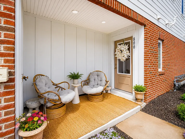 800 Gillian Ln #800 — Photo 27
