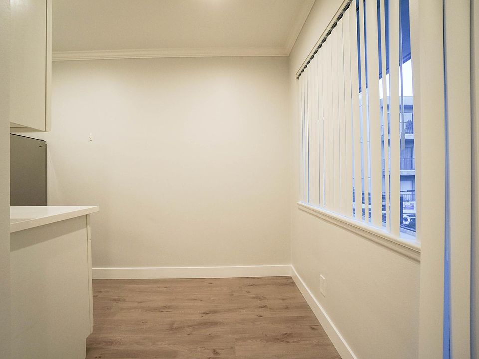 1st image of 1745 N Orange Dr APT 231