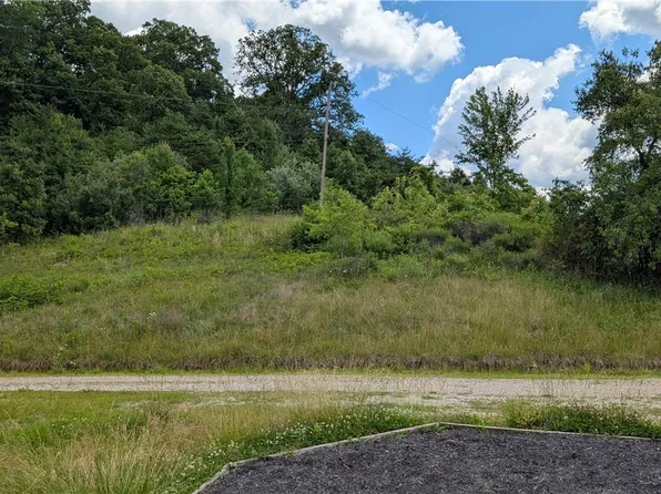 84 Sealy Ridge Rd, Little Hocking, OH 45742