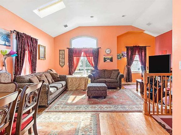 3rd image of 372 Virginia Ave