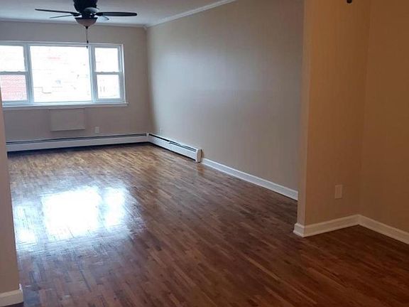 3rd image of 350 Swinton Ave