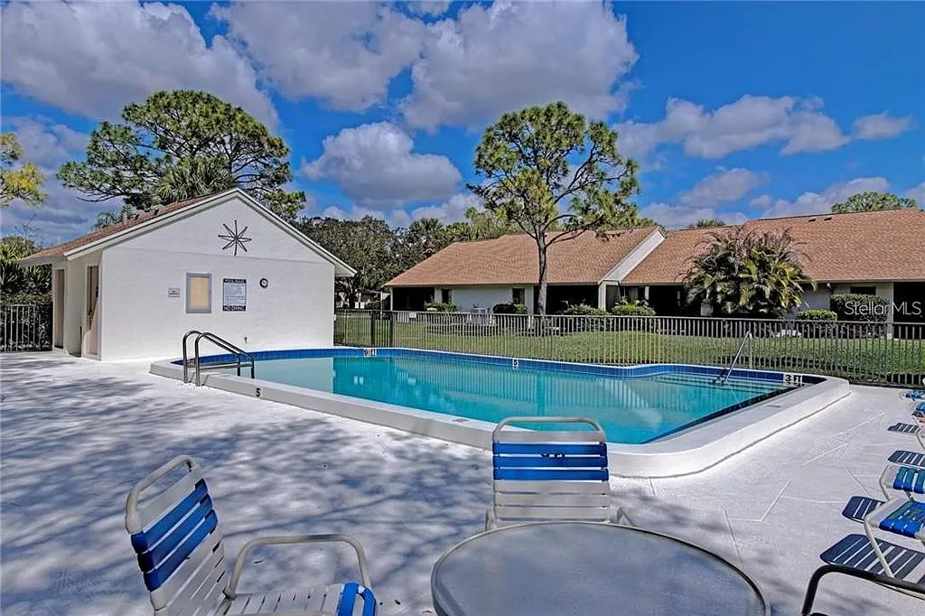 2 bed, 2.0 bath, 1080 sqft, $3,800 — Photo 2
