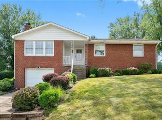 402 Wyndhurst Dr, Coraopolis, PA 15108