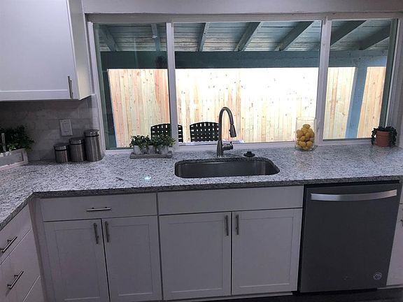 4th image of 4209 Mayflower Dr