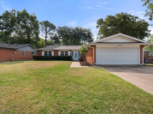 2700 Norwood Ln, Arlington, TX 76013