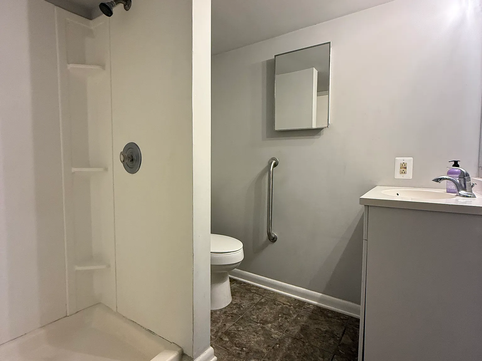 1 bed, 400 sqft, $1,100 — Photo 4