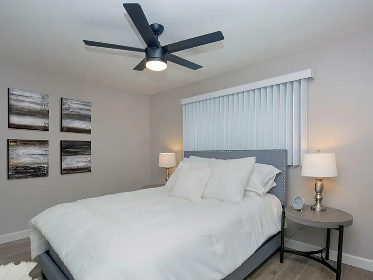 The Capri Apartments — Photo 7