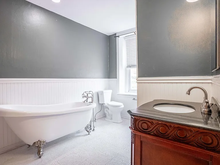 203 Dupont St — Photo 14