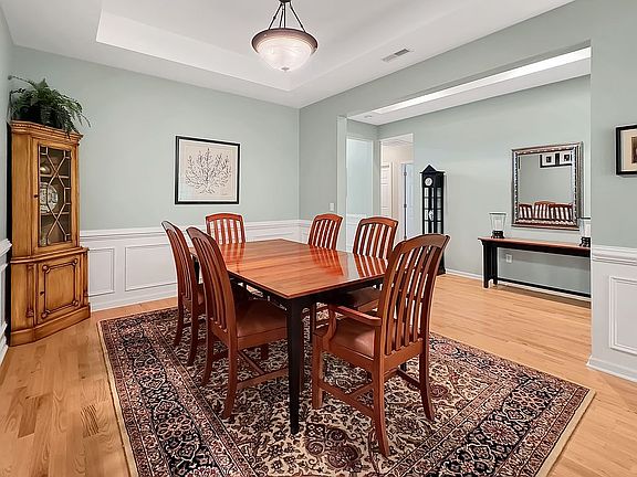 4th image of 1544 Wellesley Cir