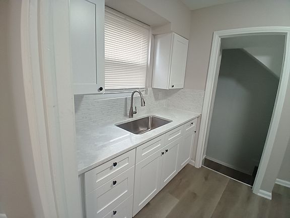 4th image of 16119A Harlow St