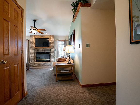 4th image of 1050 Shawnee Ct
