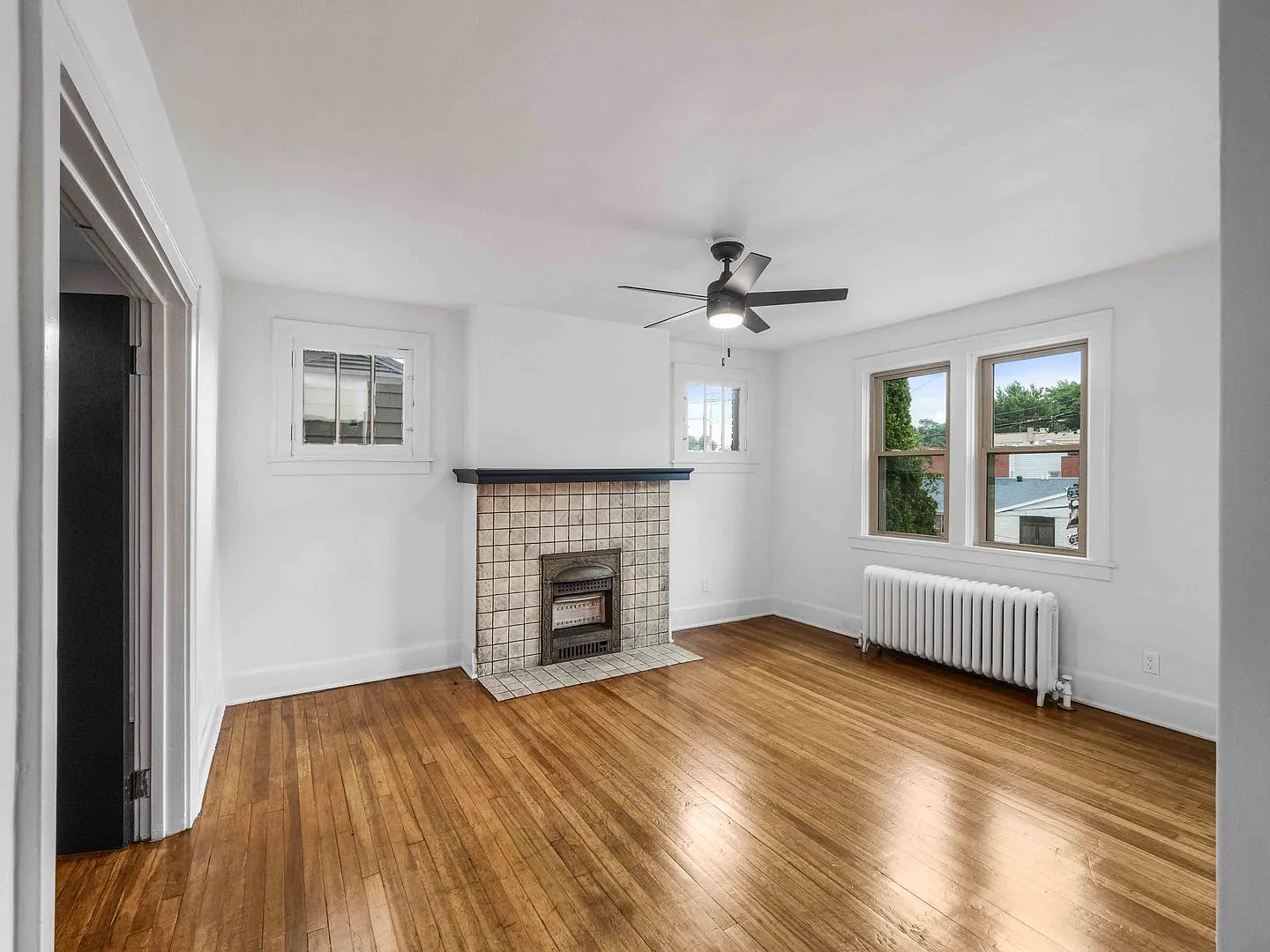 Available For Late August! Don't Miss Out On This Updated 1-Bedroom In Crafton! — Photo 3