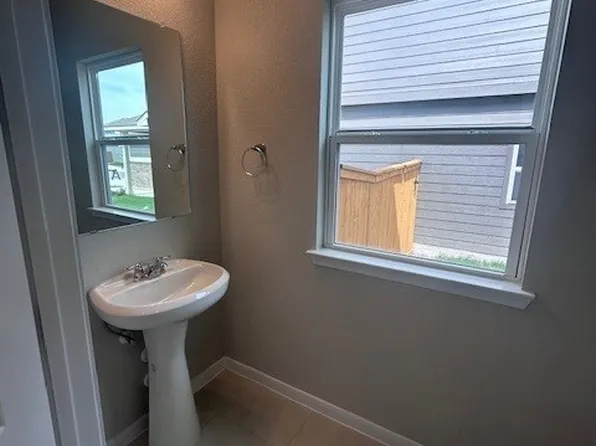 601 Yellow Ribbon Trl, Jarrell, TX 76537