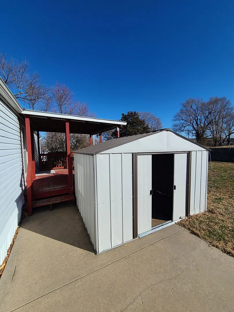 Newer 2 Bed 1 Bath Mobile Home — Photo 3