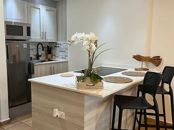 2nd image of 1479 ASHFORD AVE. CONDO. CONDADO DEL MAR #812