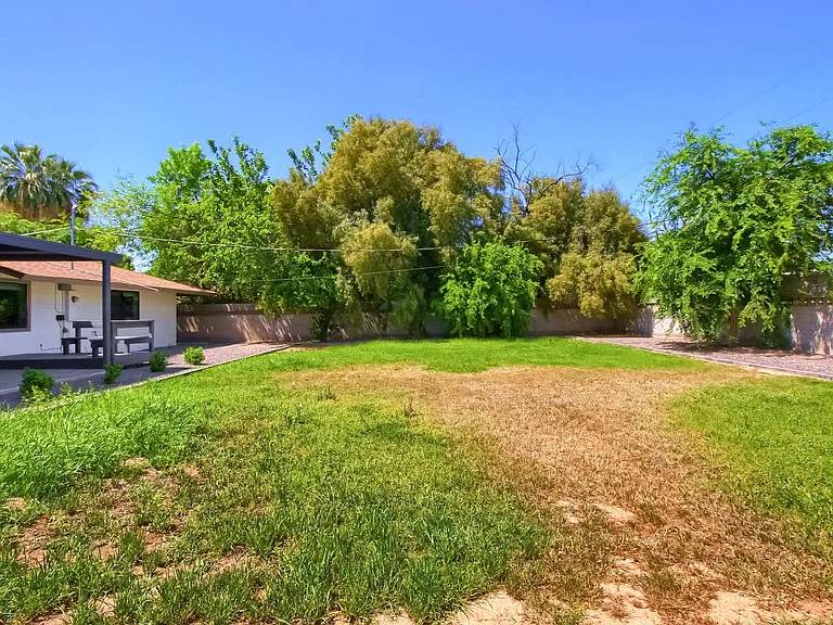 1402 W Berridge Ln — Photo 41