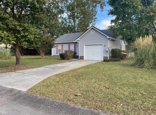 128 Hobson Ct, Raeford, NC 28376