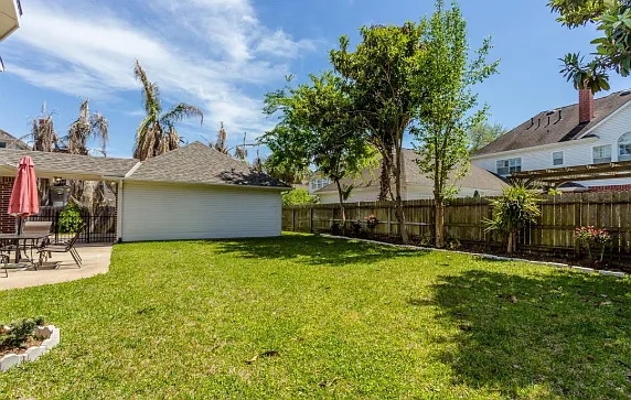 4 bed, 3.5 bath, 3326 sqft, $3,400 — Photo 3