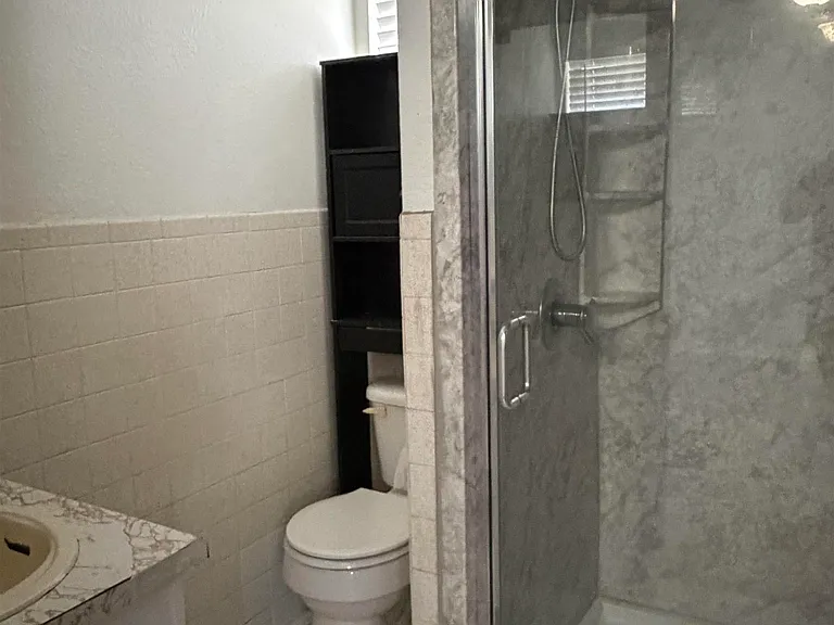 4706 Catalina Dr — Photo 9