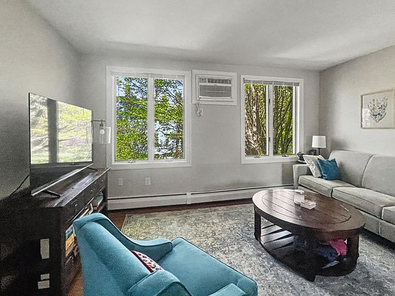 3rd image of 114 Walnut Ave #5