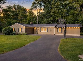 31555 Westlady Dr, Beverly Hills, MI 48025