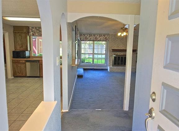 2nd image of 1103 S Thornbush Cir