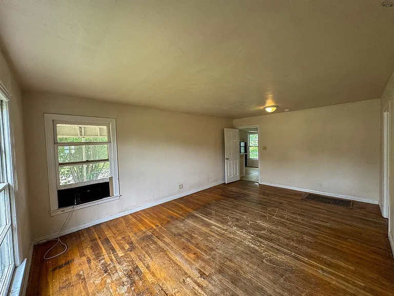 1672 Keeler Ave — Photo 1