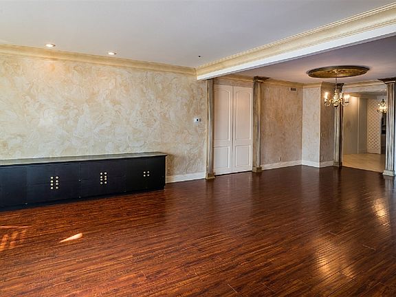 4th image of 700 Front St Unit 602