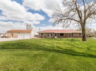 17100 N Davis Rd, Centralia, MO 65240