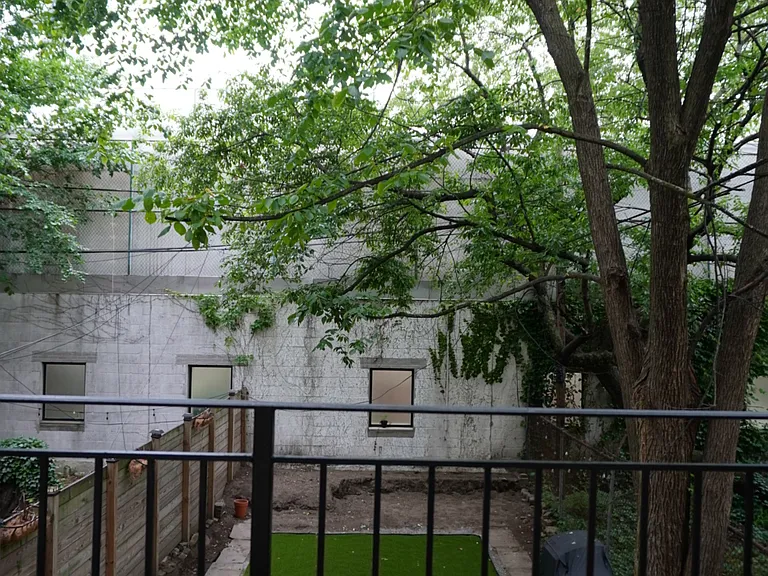 160 Washington Ave #2 — Photo 2