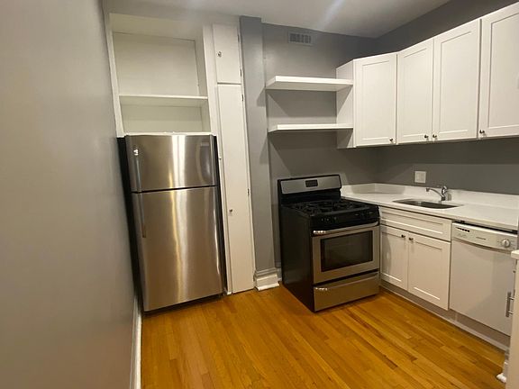2nd image of 401 W Melrose St #2B