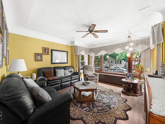 4th image of 3708 N Whipple St #3710