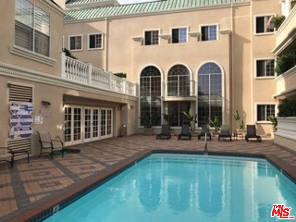 1st image of 930 N Doheny Dr APT 408